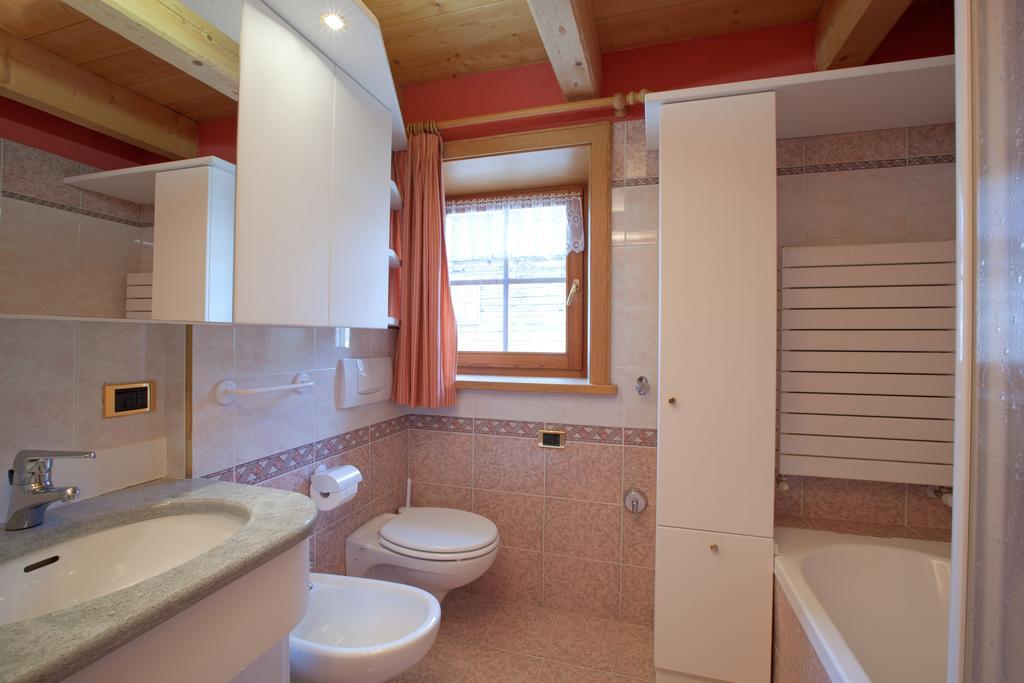 Baita Miralago - Appartamenti Abar Livigno Phòng bức ảnh